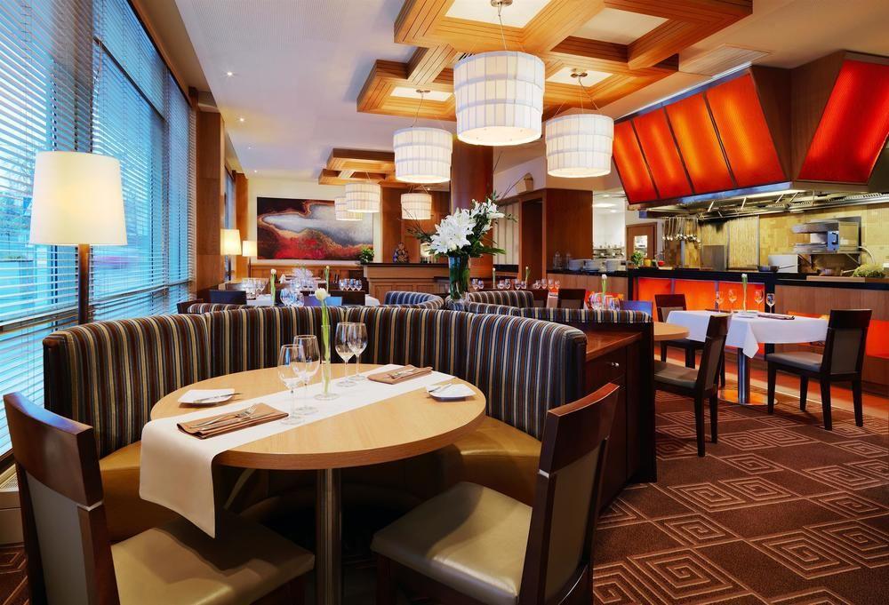 Sheraton Poznan Hotel Exterior photo Interior of a restaurant