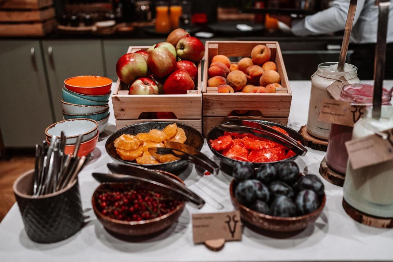 Sheraton Poznan Hotel Exterior photo Fruit and dried fruit at a buffet