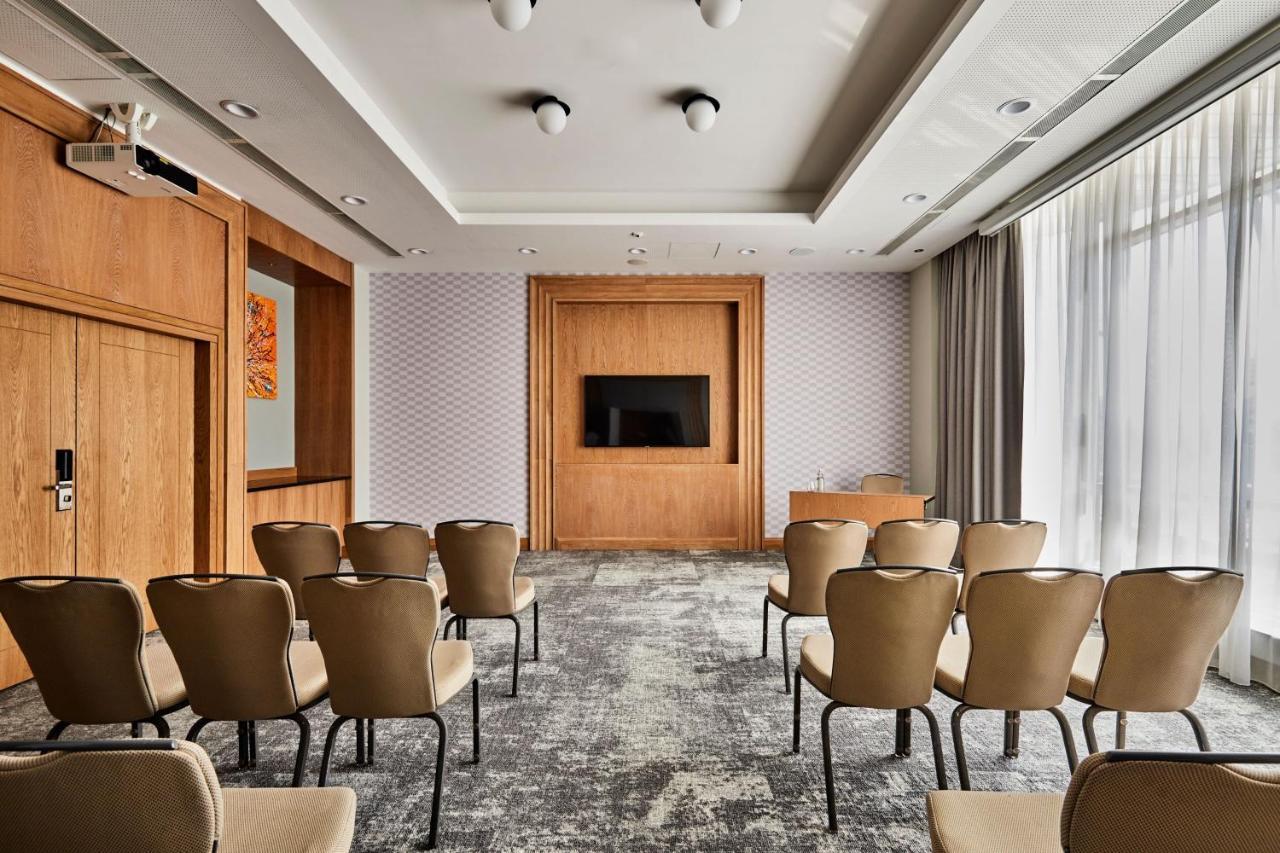 Sheraton Poznan Hotel Exterior photo Meeting room