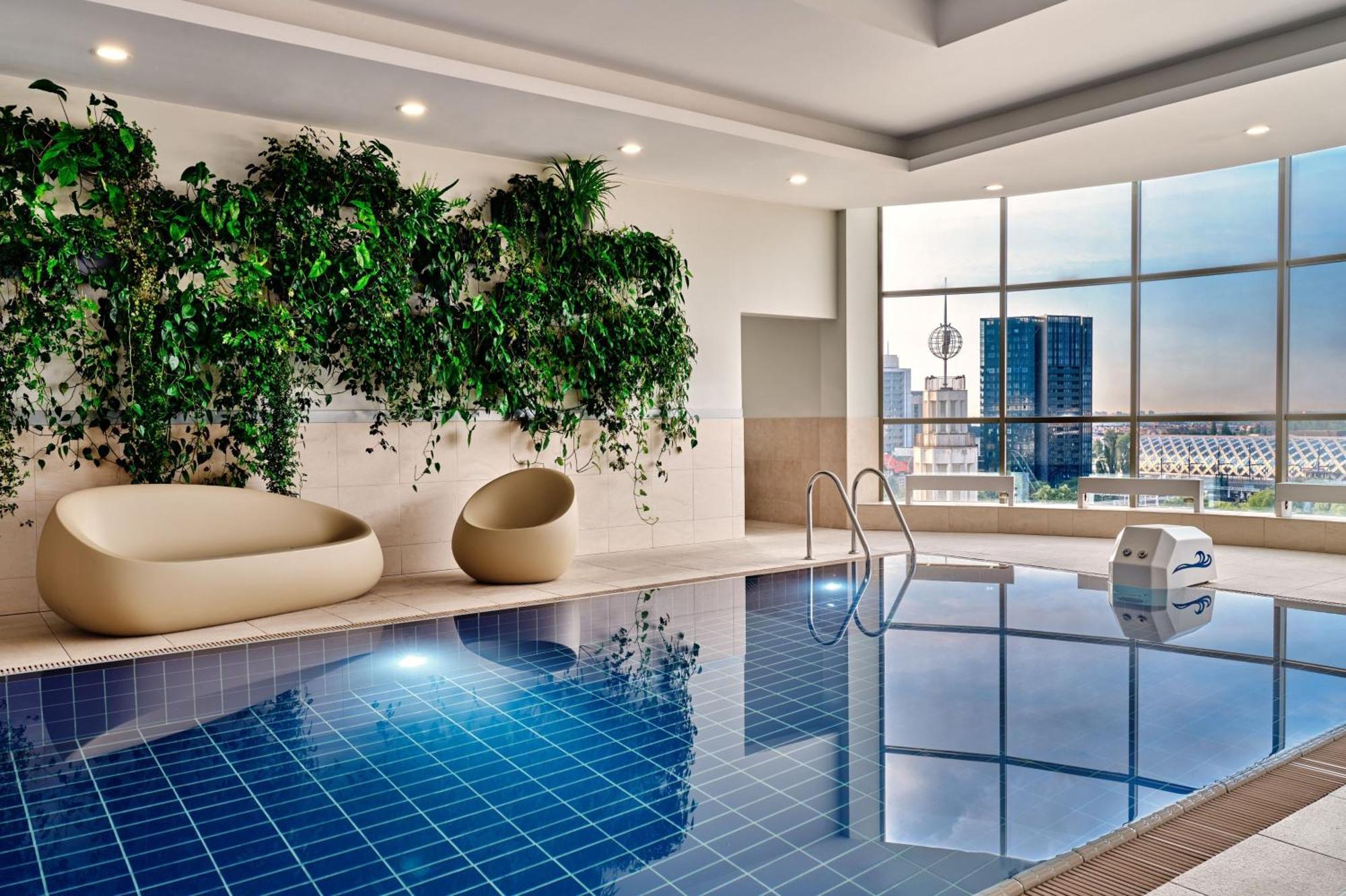 Sheraton Poznan Hotel Exterior photo The pool at the 101st floor