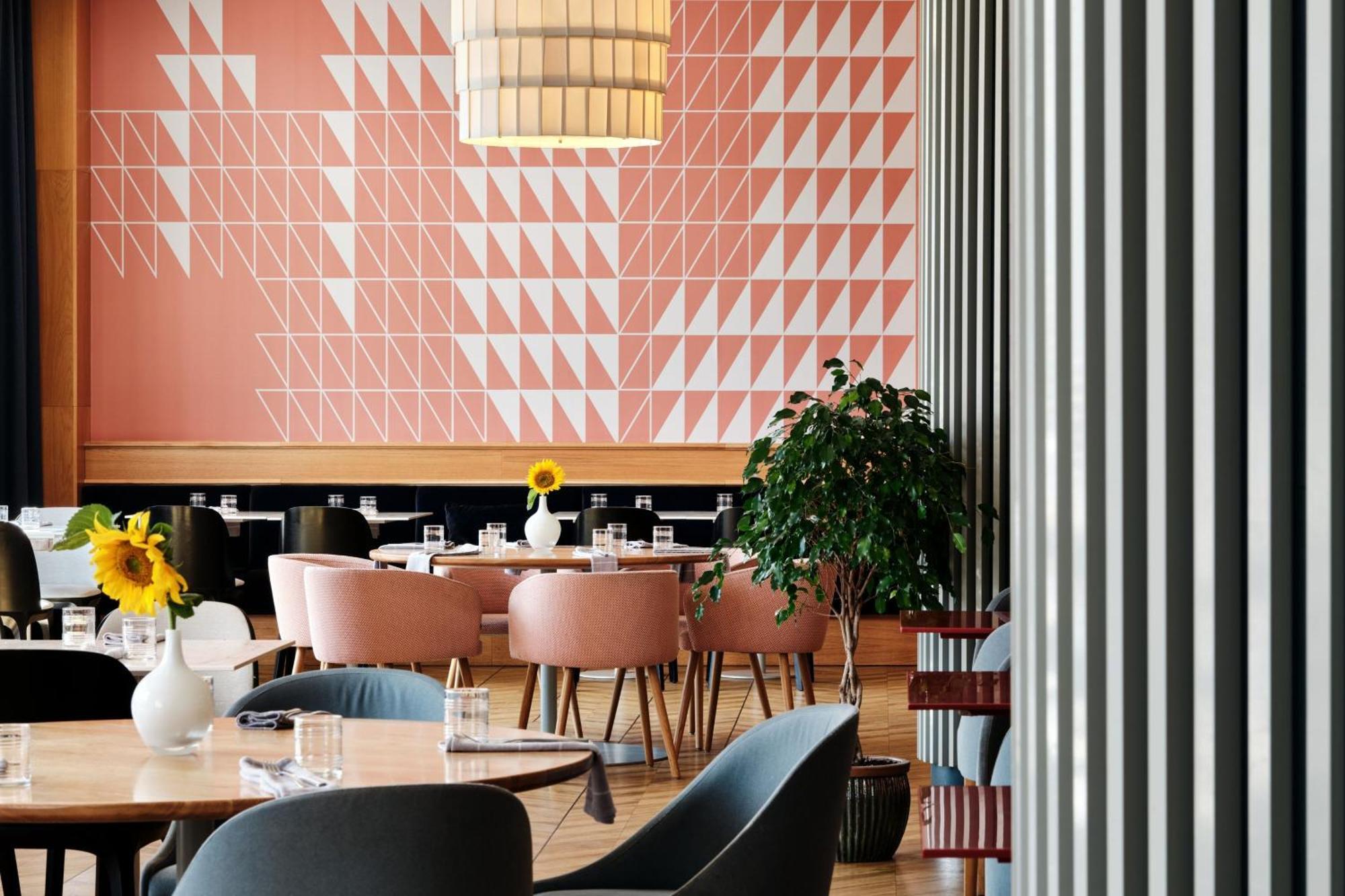 Sheraton Poznan Hotel Exterior photo Restaurant interior
